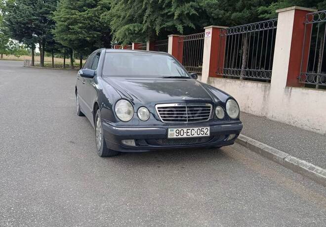 Mercedes E 240-2