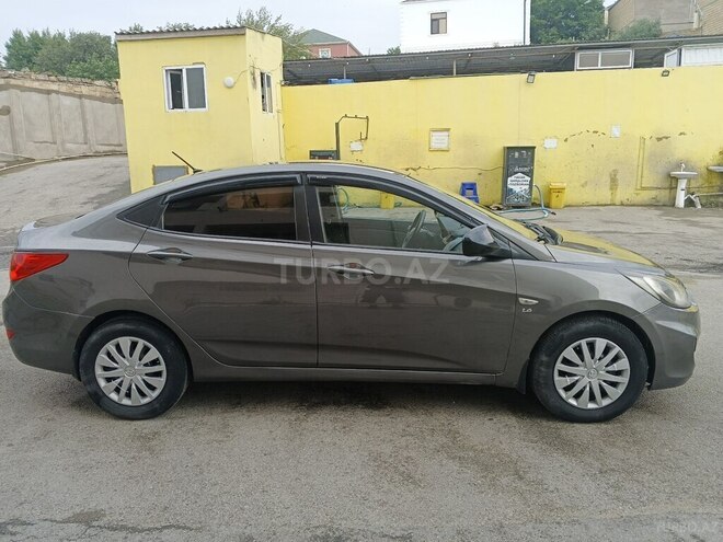 Hyundai Accent-2