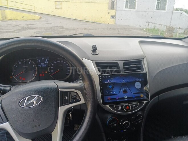 Hyundai Accent-6