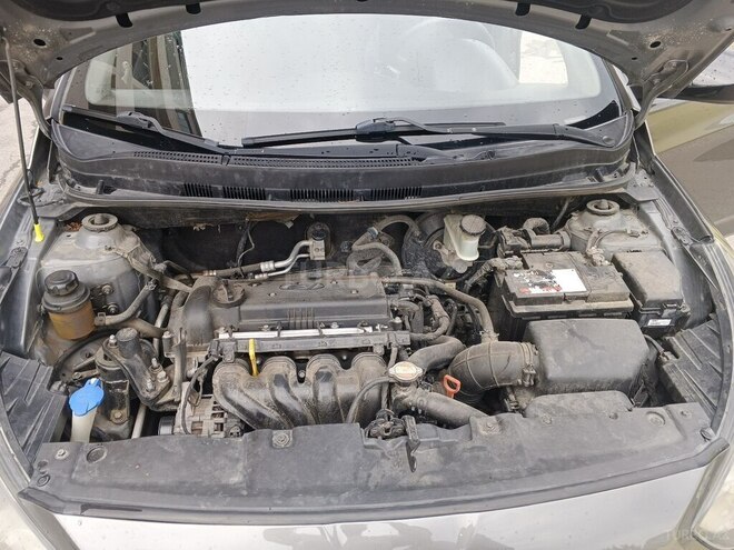 Hyundai Accent-9