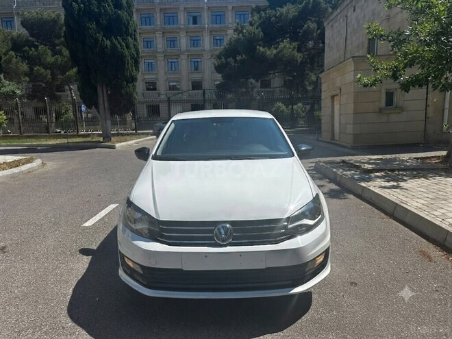 Volkswagen Polo 2018, 129,300 km - 1.6 л - Bakı