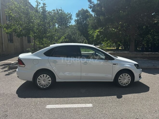Volkswagen Polo 2018, 129,300 km - 1.6 л - Bakı