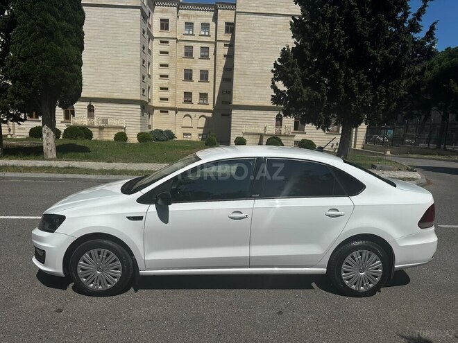 Volkswagen Polo 2018, 129,300 km - 1.6 л - Bakı