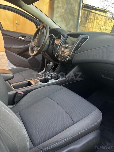 Chevrolet Cruze-12