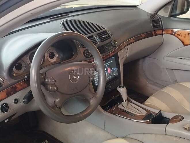 Mercedes E 270-2