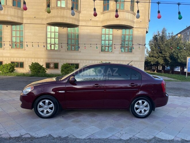 Hyundai Accent-2