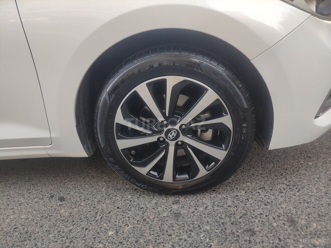 Hyundai Accent-7