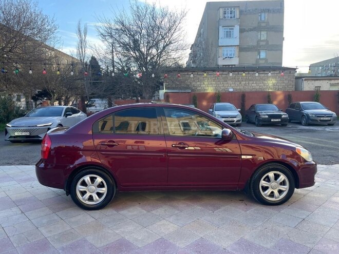 Hyundai Accent-4