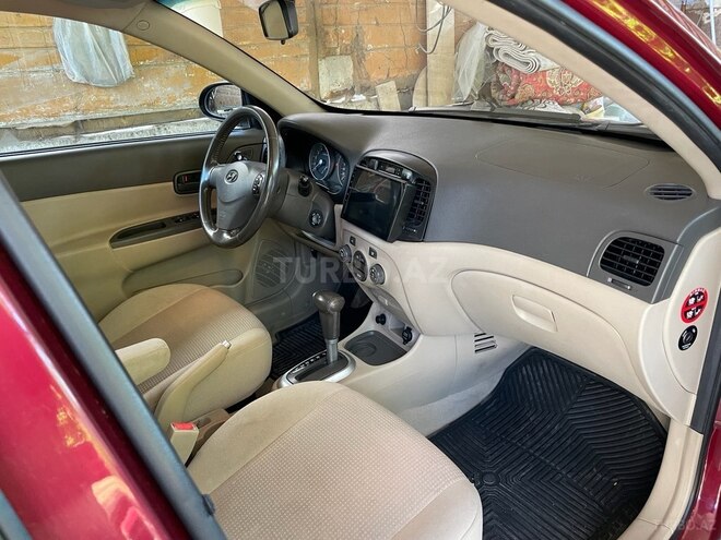 Hyundai Accent-7