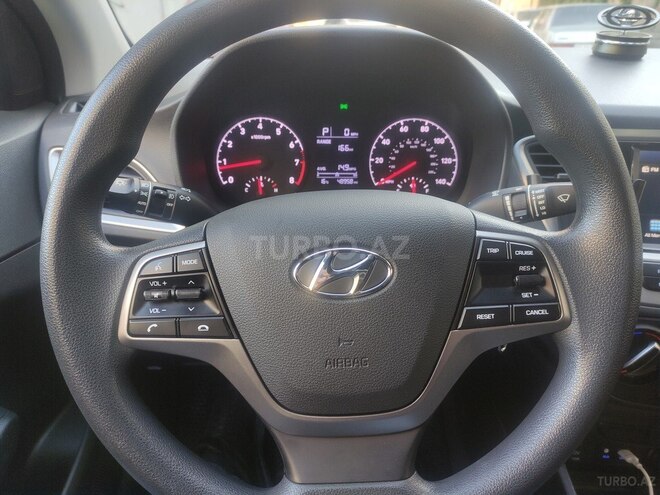 Hyundai Accent-9
