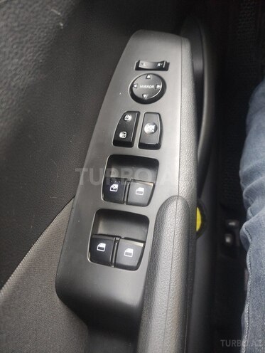Hyundai Accent-16