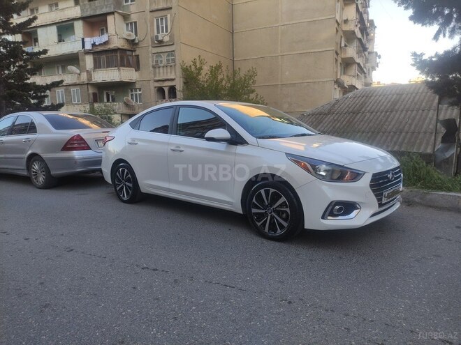 Hyundai Accent-4