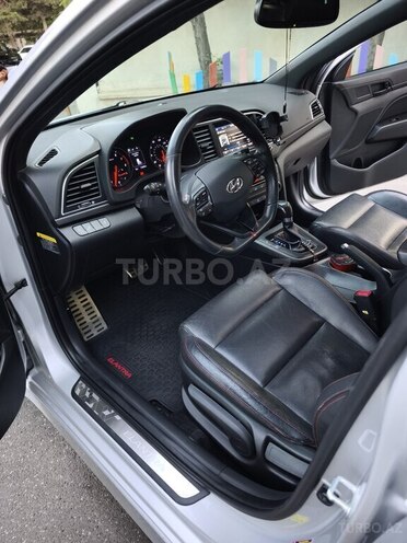 Hyundai Elantra-6