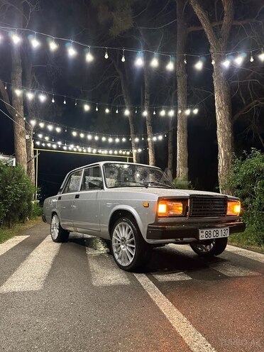 LADA (VAZ) 2107-1