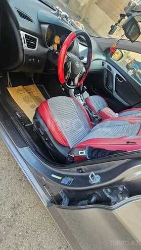 Hyundai Elantra-6