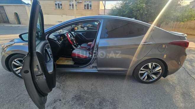 Hyundai Elantra-3