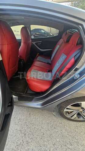 Hyundai Elantra-7