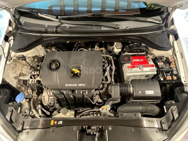 Hyundai Elantra-17