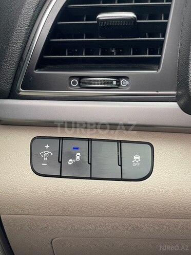 Hyundai Elantra-13