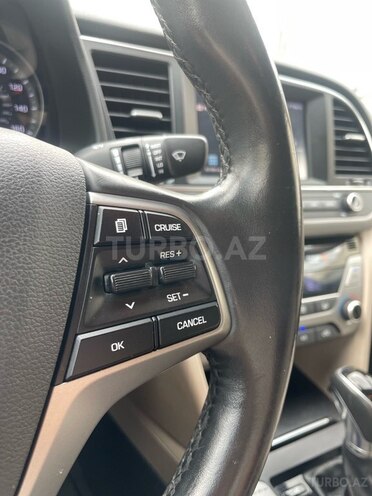 Hyundai Elantra-15