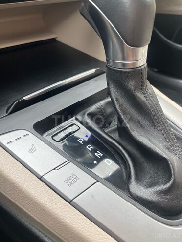 Hyundai Elantra-14