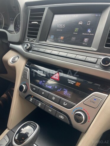 Hyundai Elantra-19
