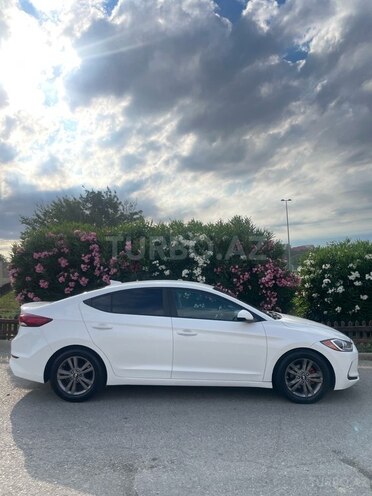 Hyundai Elantra-8