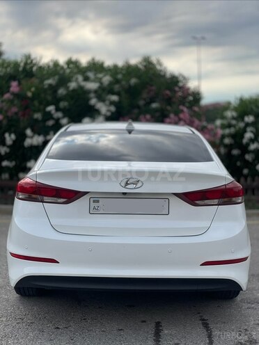 Hyundai Elantra-3