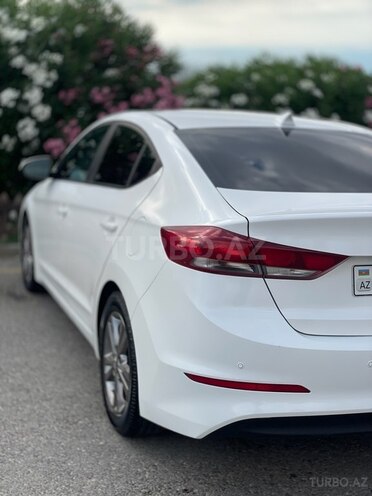 Hyundai Elantra-6