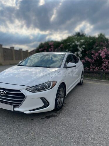 Hyundai Elantra-4