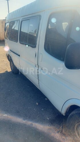 Ford Transit-4