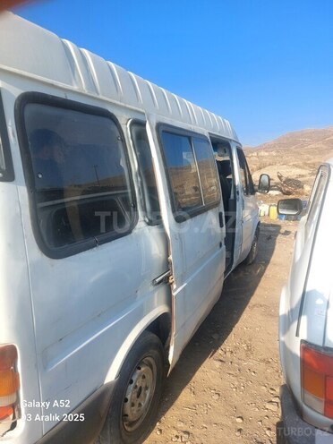 Ford Transit-6