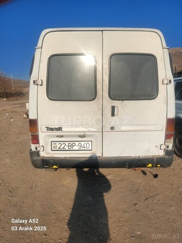Ford Transit-8