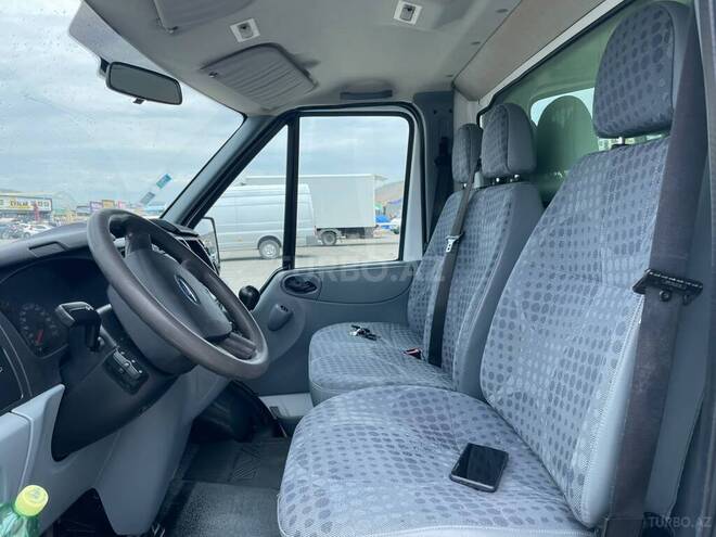 Ford Transit-3