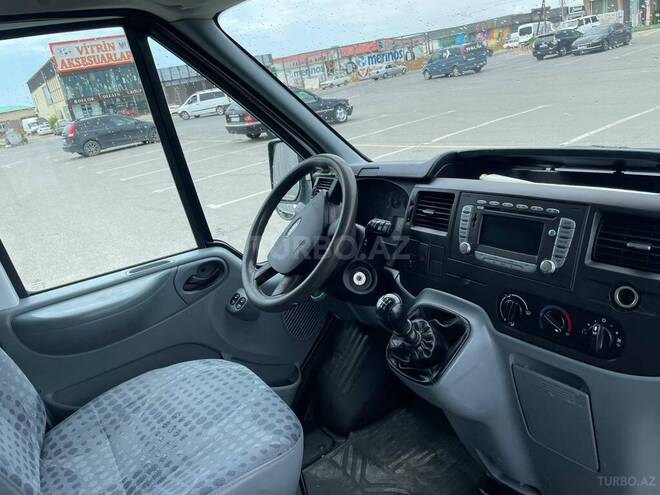 Ford Transit-11