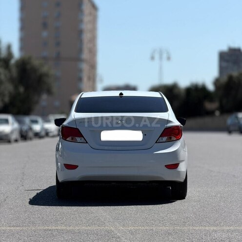 Hyundai Accent-9