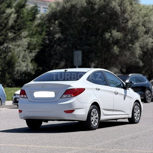 Hyundai Accent-7