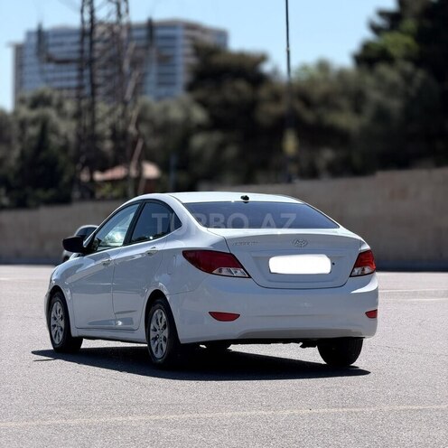 Hyundai Accent-8