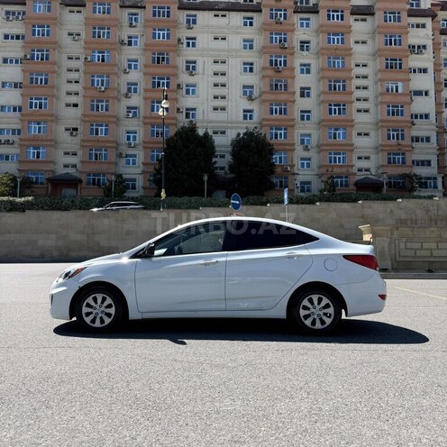 Hyundai Accent-6