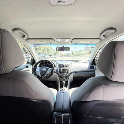 Hyundai Accent-14