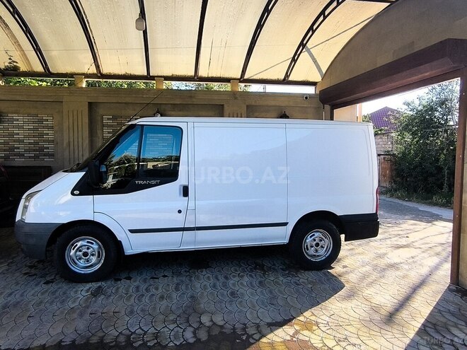 Ford Transit-9