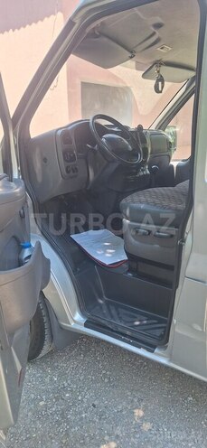 Ford Transit-5