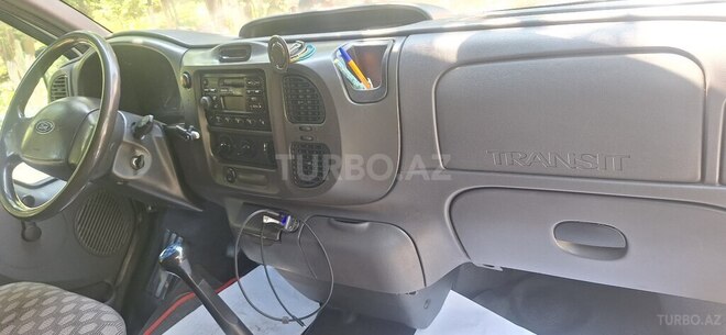 Ford Transit-9