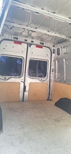 Ford Transit-10