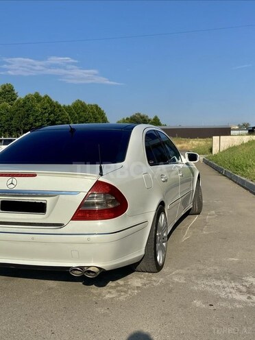 Mercedes E 200-19