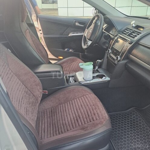 Toyota Camry-10