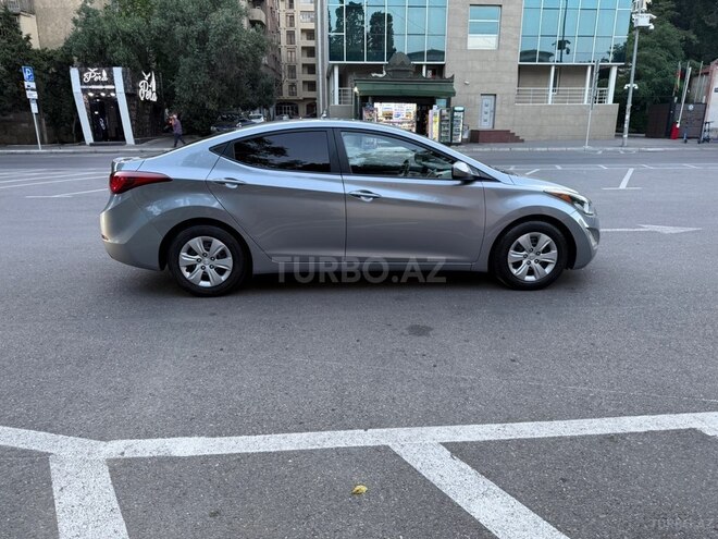 Hyundai Elantra-4