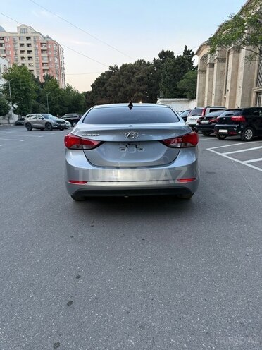 Hyundai Elantra-6