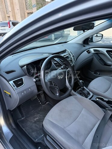 Hyundai Elantra-9