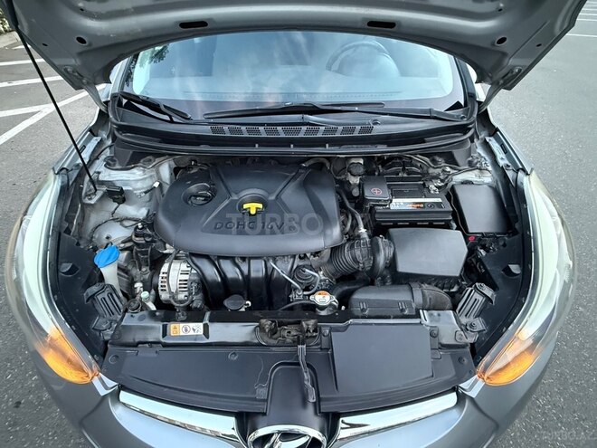 Hyundai Elantra-13